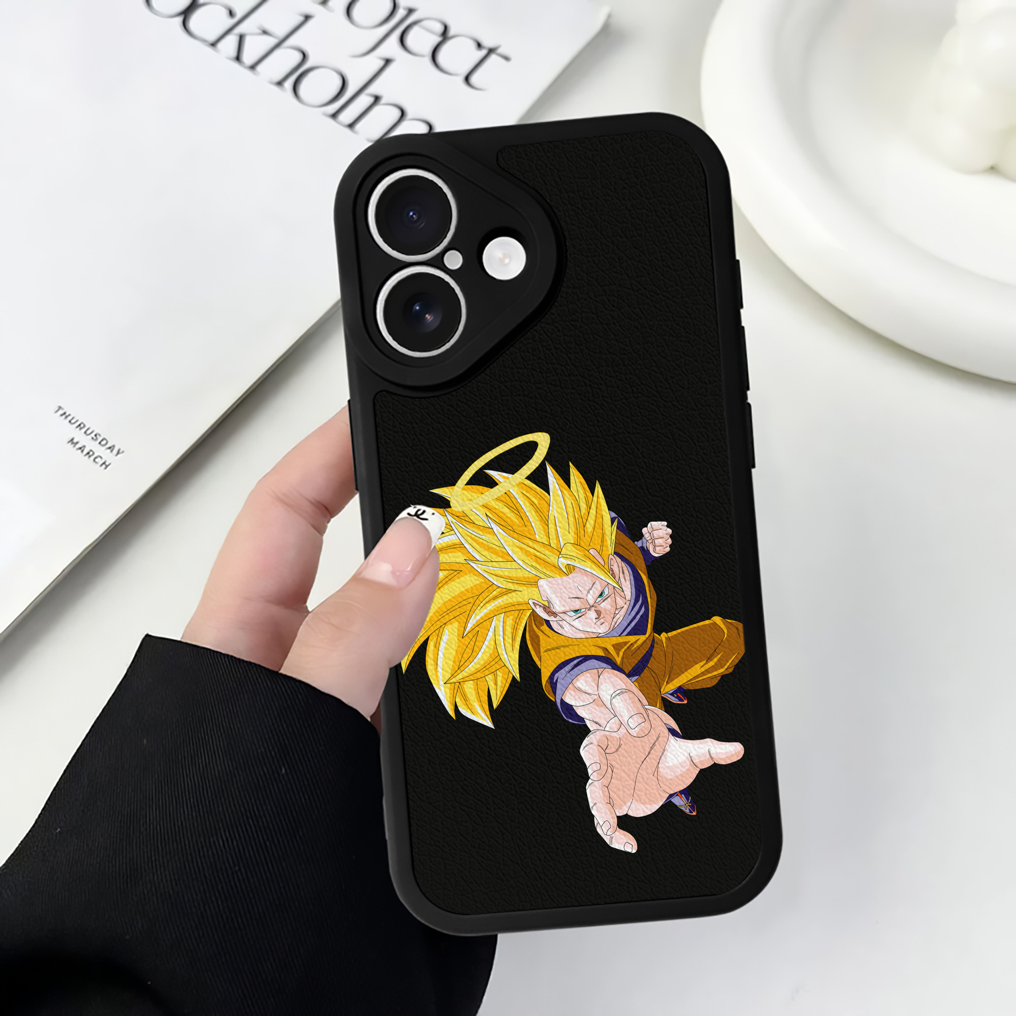 （画像用） ドラゴンボール 孫悟空（そん ごくう）Son Goku カカロット DRAGON BALL Kakarotto 【iPhone 16シリーズ対応】シリコンスマホケース（レザー調） 材質：シリコン